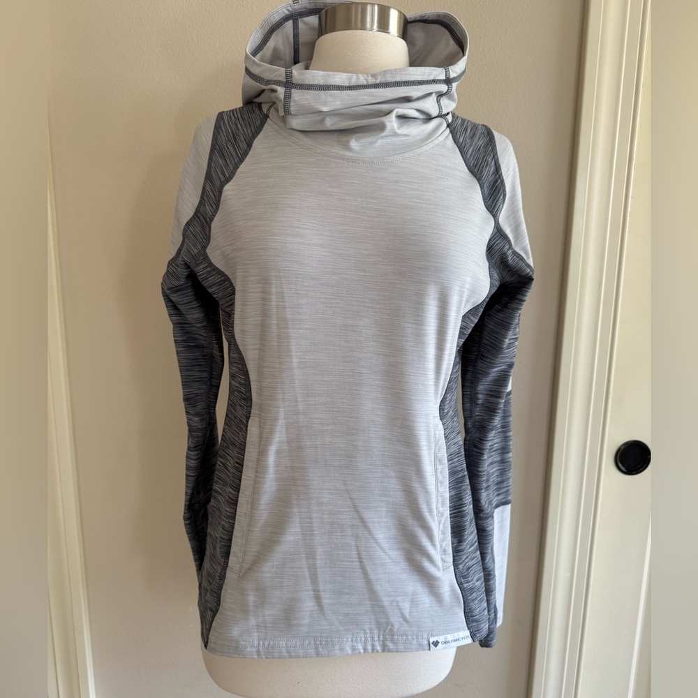 Obermeyer Light Gray and Dark Gray Long Sleeve Top